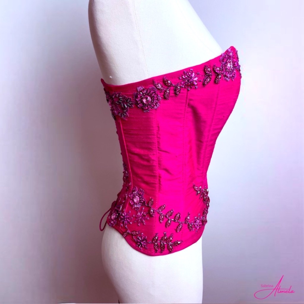 Corset Dahlia rose pink dentelle et strass sabrin almela
